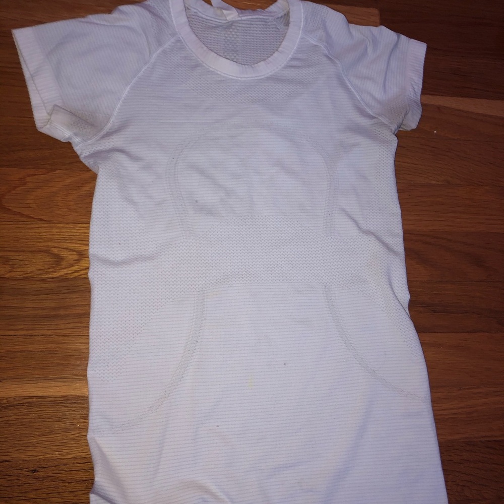 white lulu lemon fitted shirt✨